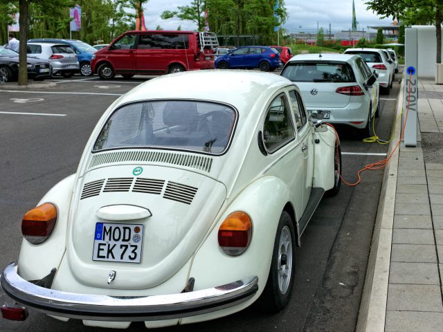 Beetle at an electric charging station (Zeithaus)