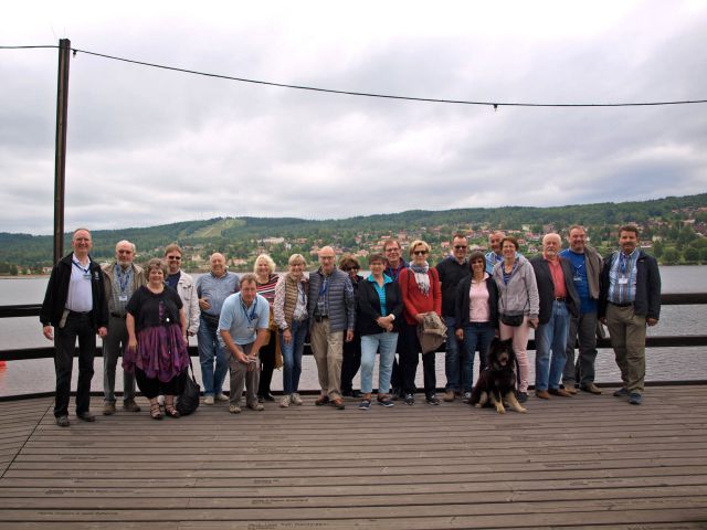 Participants on the 628m long Rättvik jetty