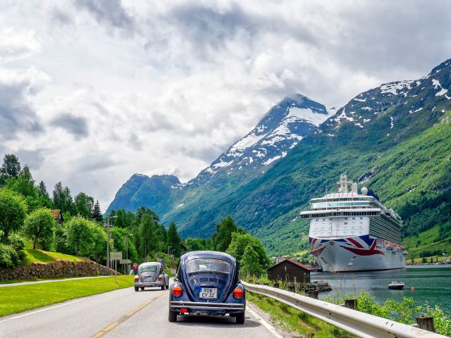 Olden am Innvikfjorden