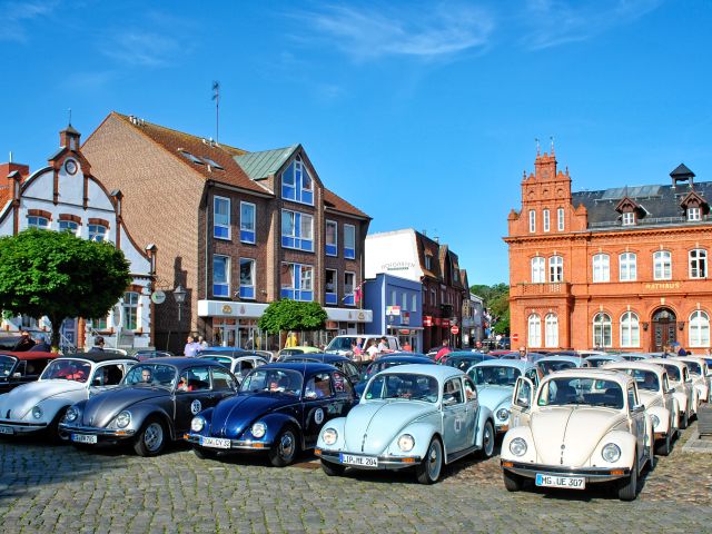 Market square with town hall, Heiligenhafen