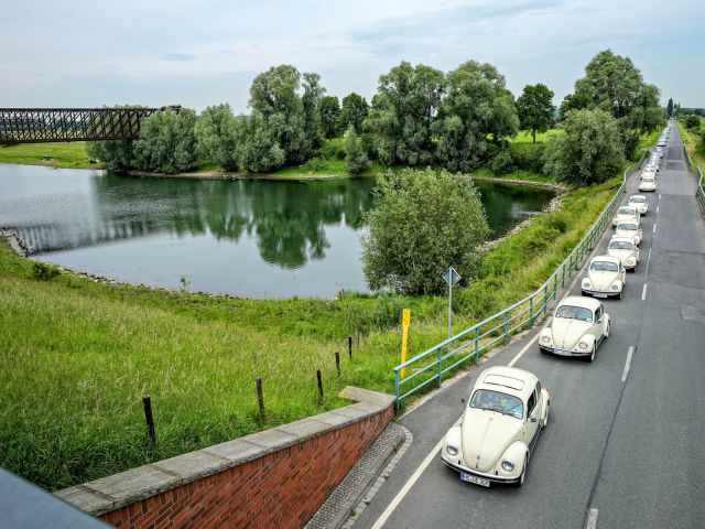 Old Rhine arm with railway bridge from 1865